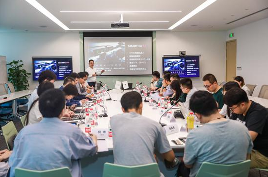 合众新能源：主打情感科技牌，用软件定义汽车