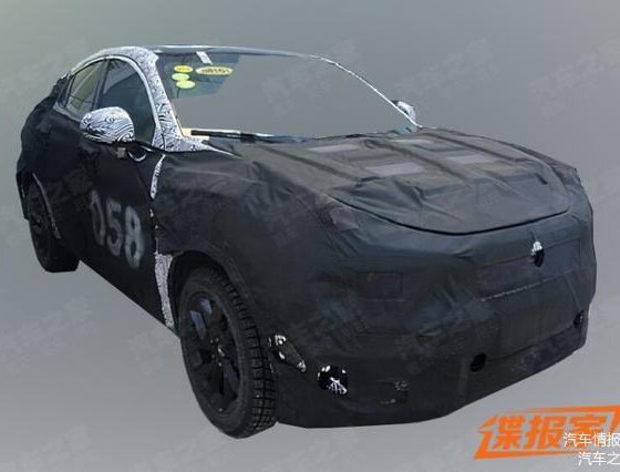 领克04全新轿跑SUV再曝谍照 专利图曝光外观造型